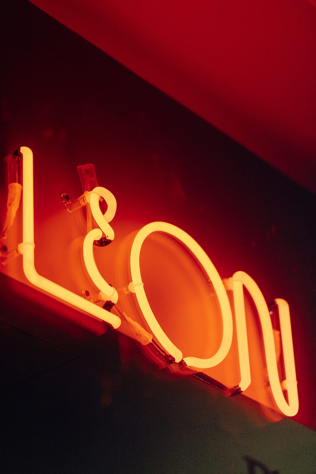 Neon Leon w Bar Leon